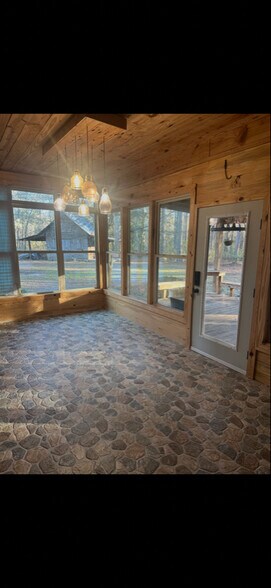 Building Photo - 2042 Mud Rd