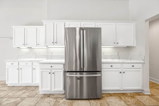 Building Photo - 3447 Heron Dr N