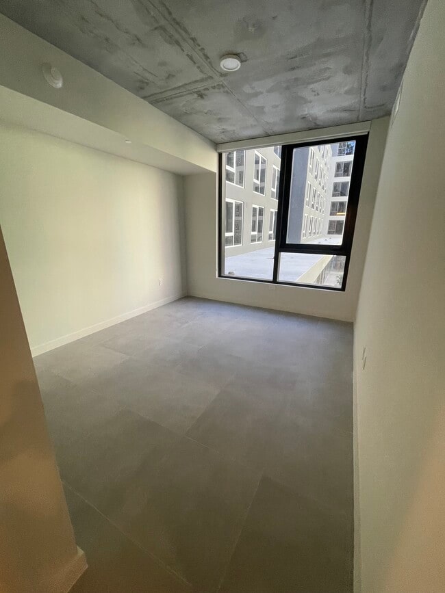 Building Photo - 247 NW 33rd St