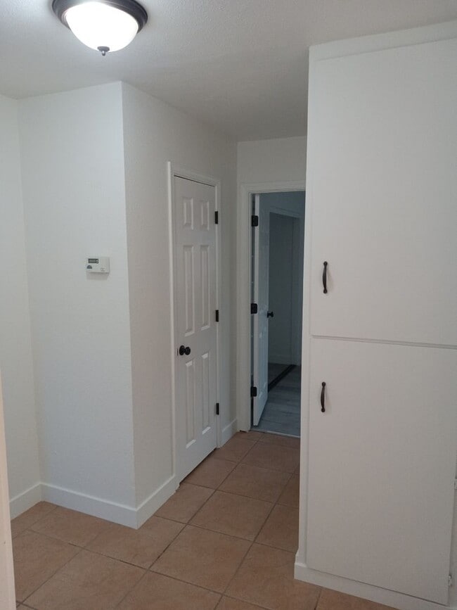 Building Photo - Beautiful No. Highlands 3 Bedroom Remodele...