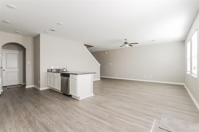 Building Photo - 25229 Dickens Dr