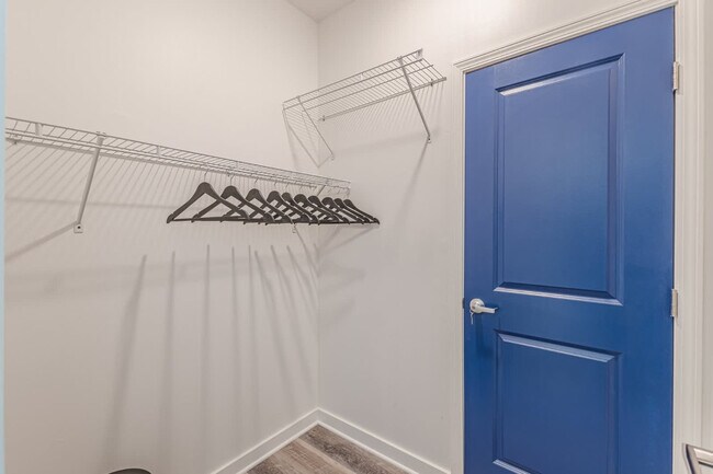 Building Photo - 525 Parkway Dr NE