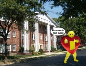 Building Photo - Professional Management, Modern, Large Apt and Heat/HW