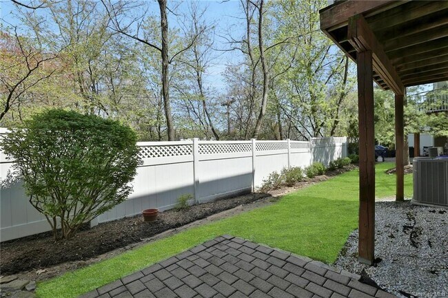 Building Photo - 31 Underhill Dr