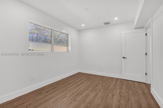 Building Photo - 8201 SW 42nd St