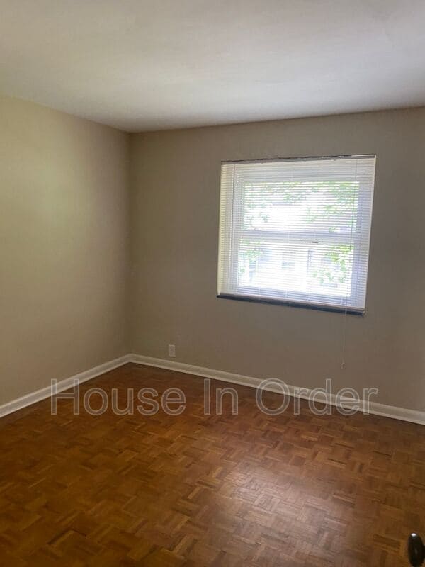 Building Photo - 30 Edgemont Rd