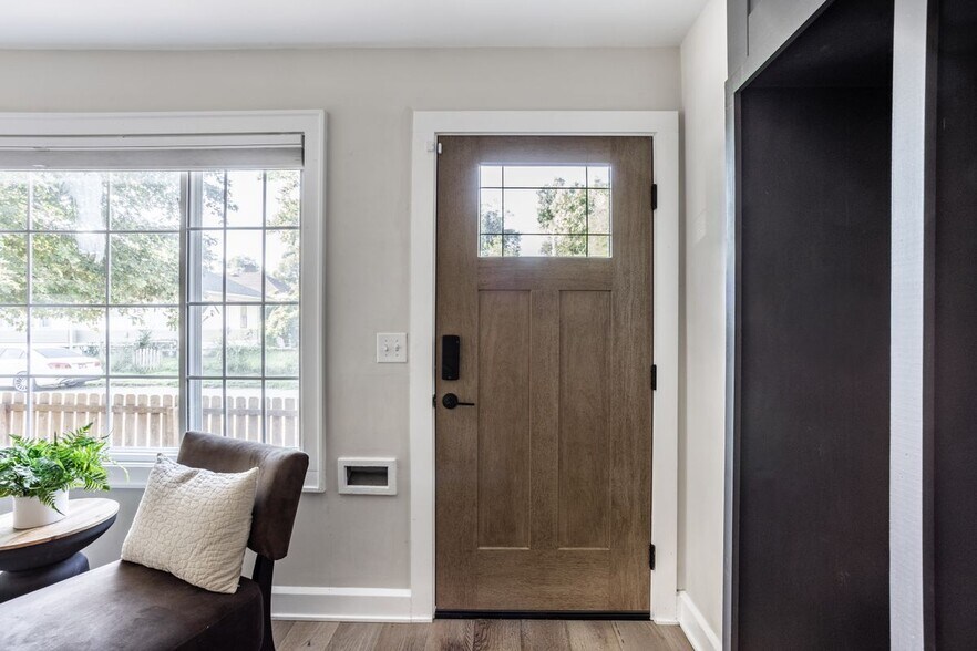 Building Photo - 818 E 50th St