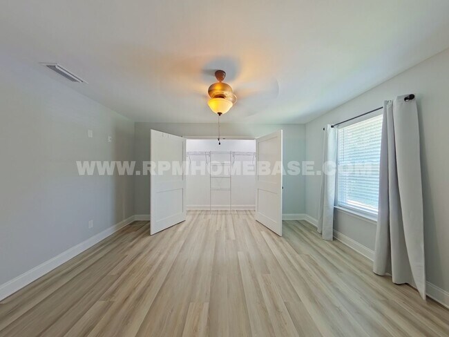 Building Photo - Elegant, 4 Bed, 3.5 bath Nearly New & Move-In Ready in Shalimar