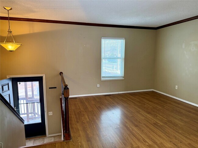 Building Photo - 895 Delray Dr