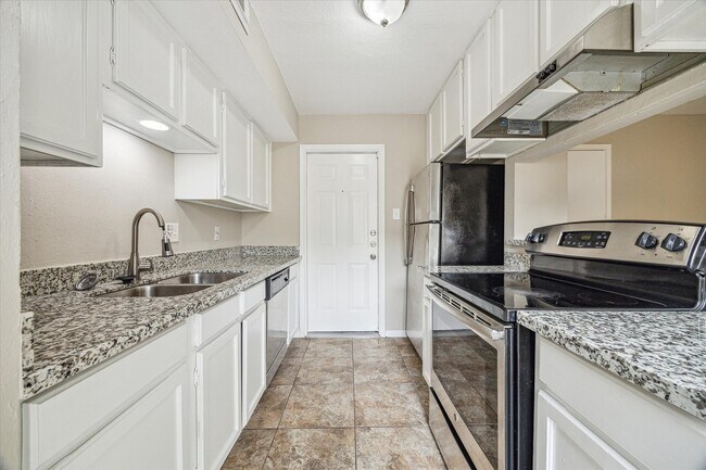 Building Photo - 10311 Richmond Hill Dr