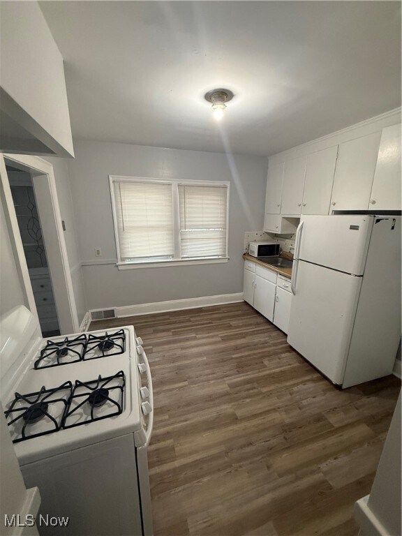 Building Photo - 10717 Park Heights Ave