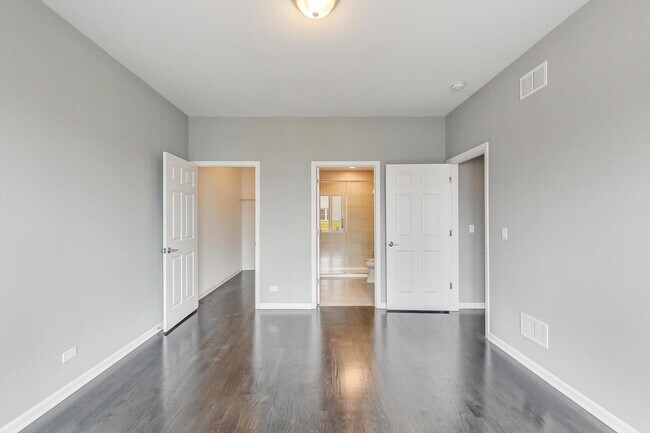 Building Photo - 2910 S Archer Ave