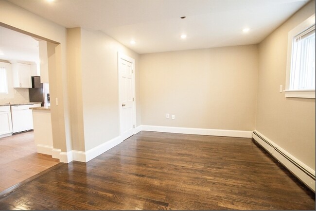 Building Photo - 117 Addison St