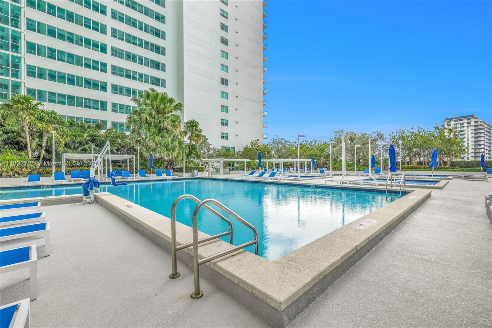 Building Photo - 1800 N Bayshore Dr