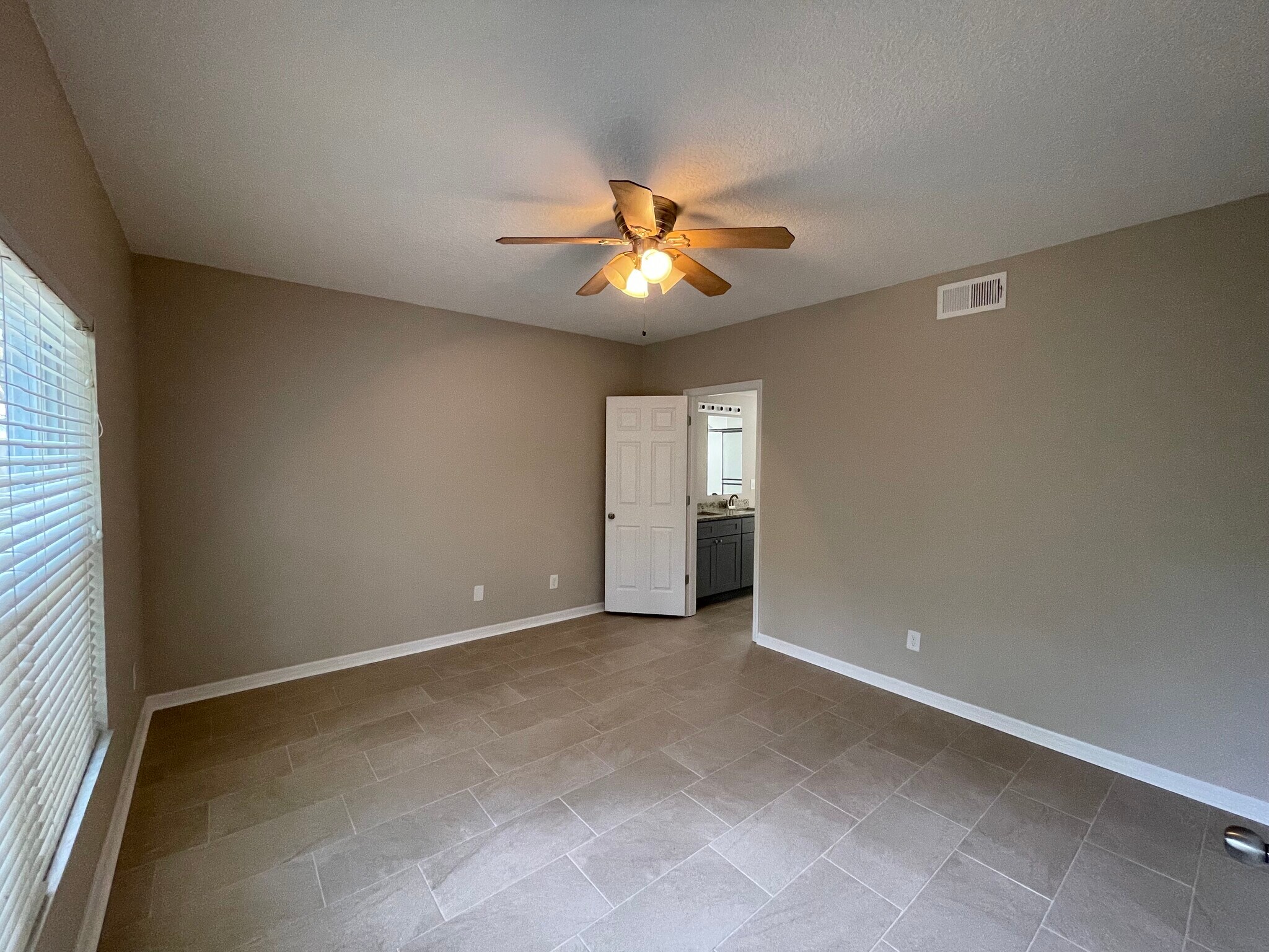 Building Photo - 4228 Boca Woods Dr