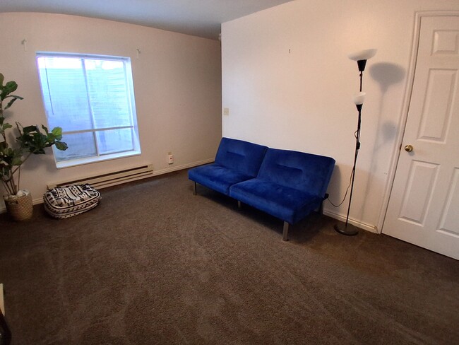 Building Photo - 588 N 500 E