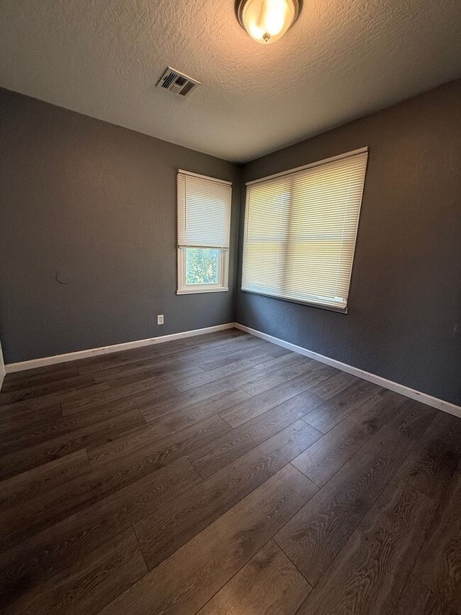 Building Photo - Charming 2-Bedroom Home in Prime Wichita L...