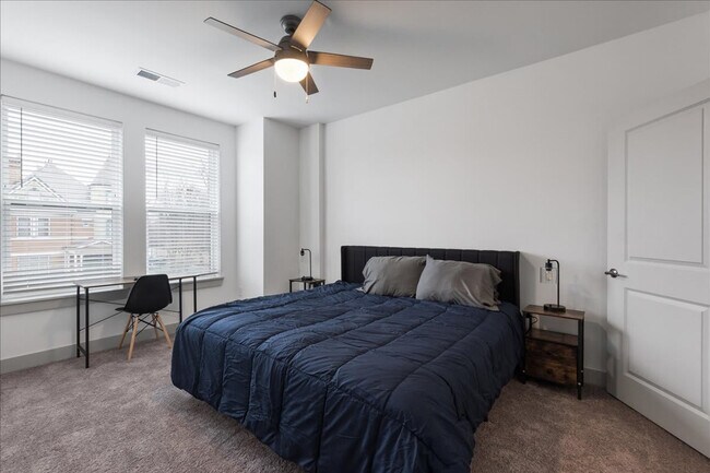 Building Photo - 2039 Woodburn Ave