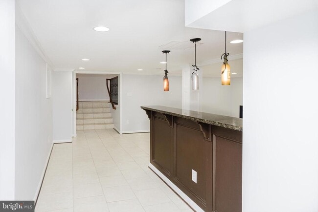 Building Photo - 2177 Chain Bridge Rd