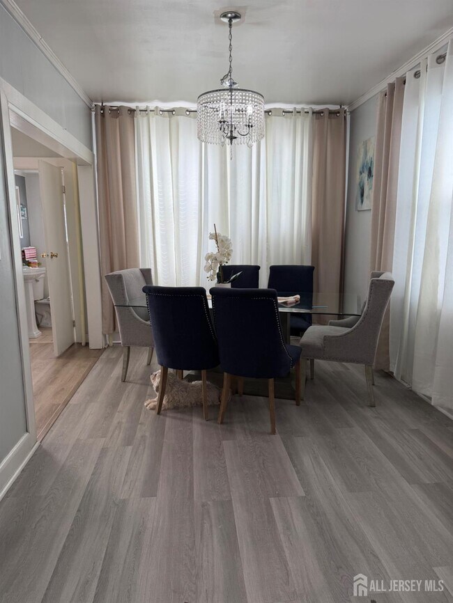 Building Photo - 421 Brace Ave