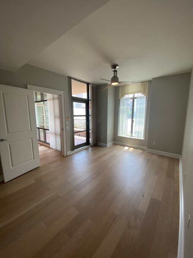 Building Photo - 250 Park Avenue W NW