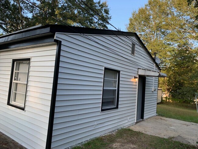 Building Photo - 324 Mays Ave