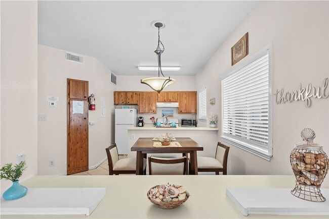 Building Photo - 15010 Leeward Dr