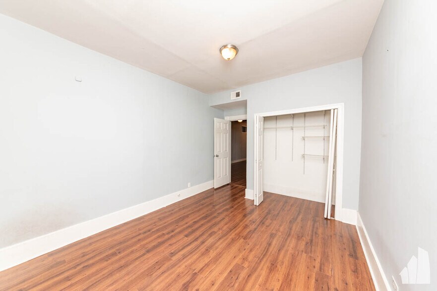 Building Photo - 848 N Wood St