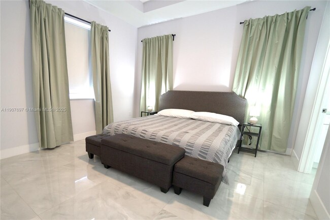 Building Photo - 1505 SW 27th Ct