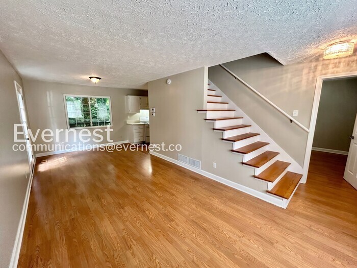 Building Photo - 2771 Skyland Dr NE