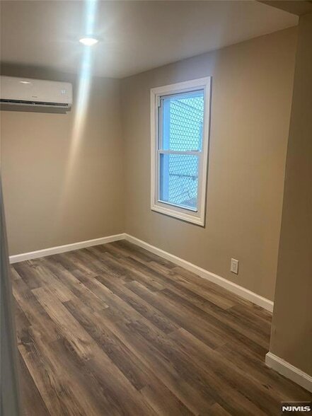 Building Photo - 172 N Main St