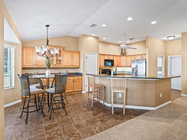 Building Photo - 3 bedroom 2 bath designer home