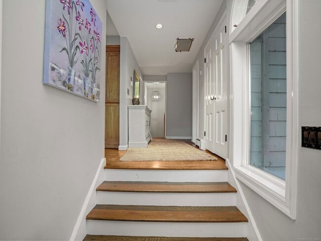 Building Photo - 10 Tupelo Rd