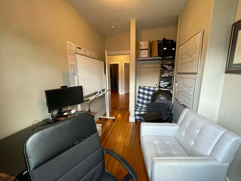 Building Photo - 437 Hanover St