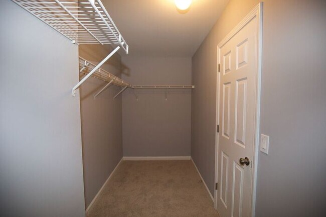 Building Photo - 7897 The Lakes Point