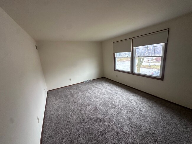 Building Photo - Welcome to your new home! Spacious 3 Bedro...