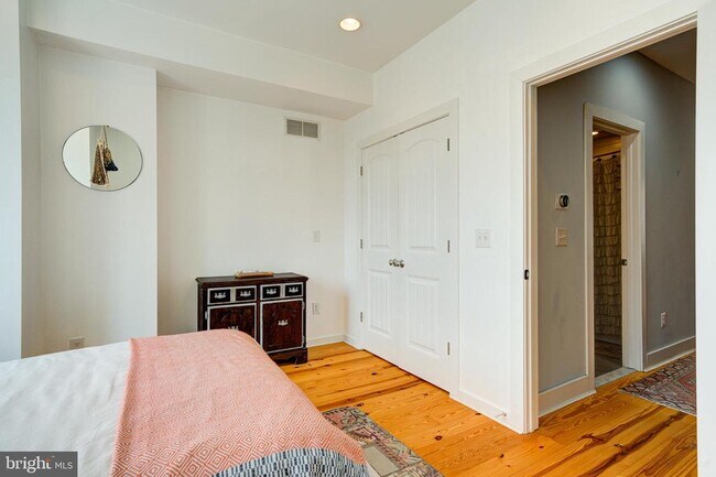 Building Photo - 1509 Dorrance St
