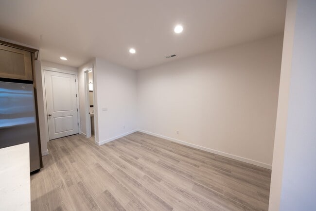 Building Photo - Brand New! - 3 Bedroom Townhome in Vancouv...
