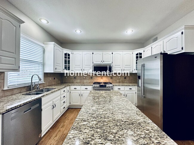 Building Photo - Beautiful Overland Park Home in Blue Valle...