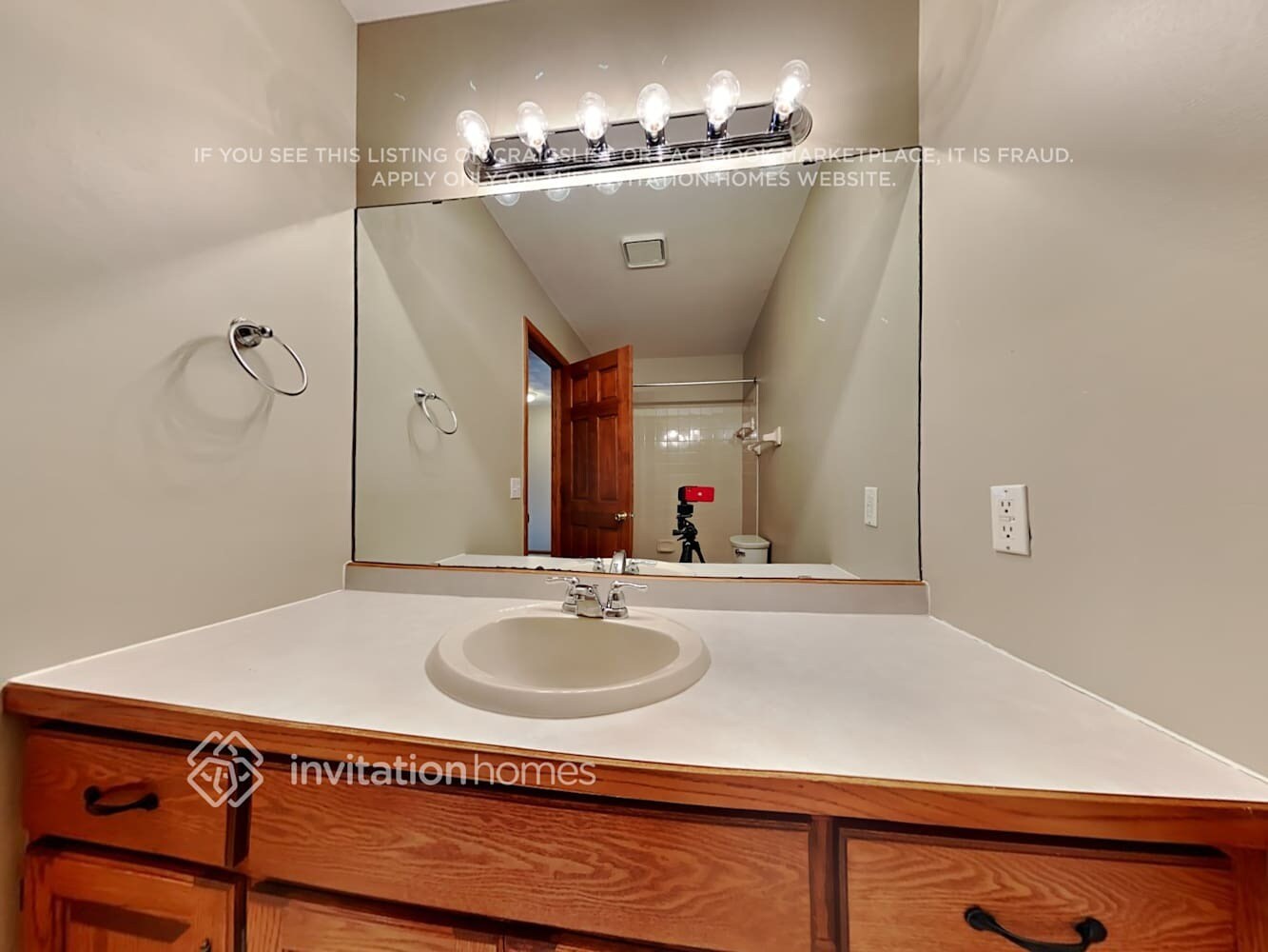 Building Photo - 1730 Atwater Path E