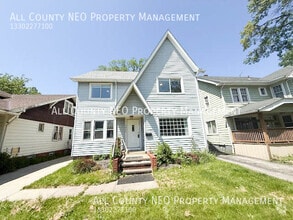 Building Photo - 3845 Summit Park Rd