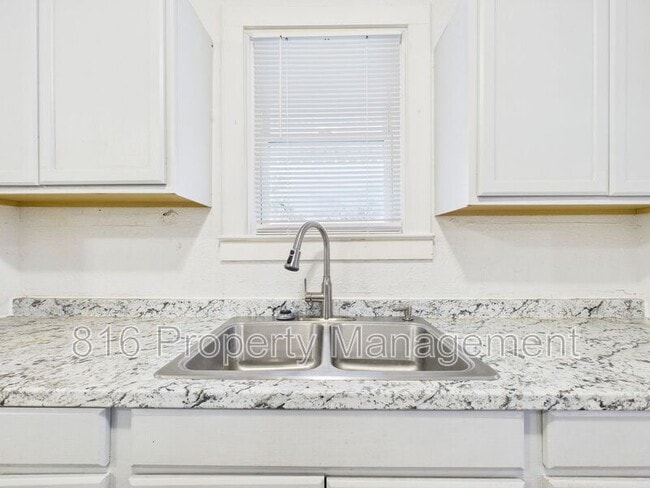 Building Photo - 1513 Rowland Ave