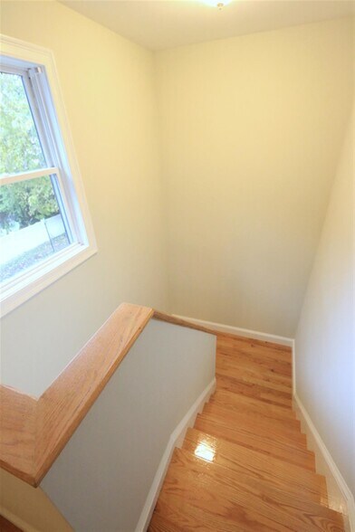 Building Photo - 29 Elmwood St