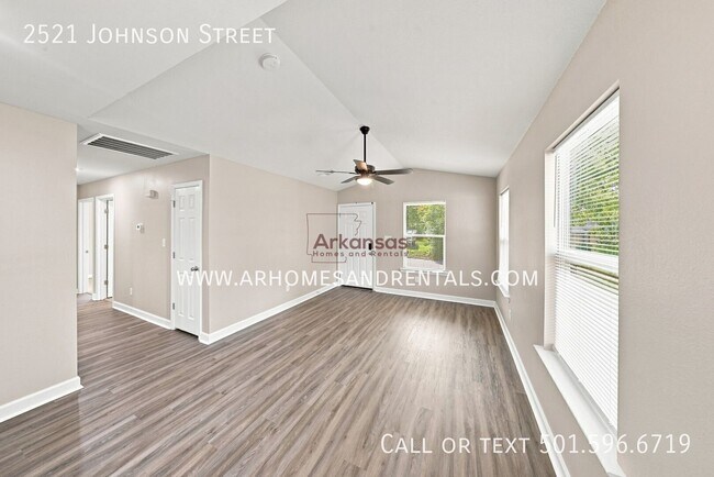 Building Photo - 2521 Johnson St