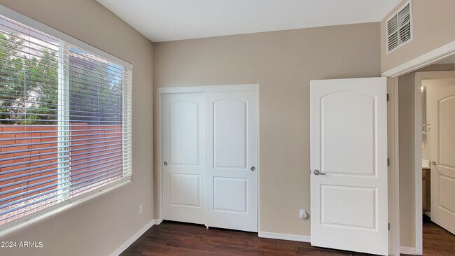 Building Photo - 9037 W Plum Rd