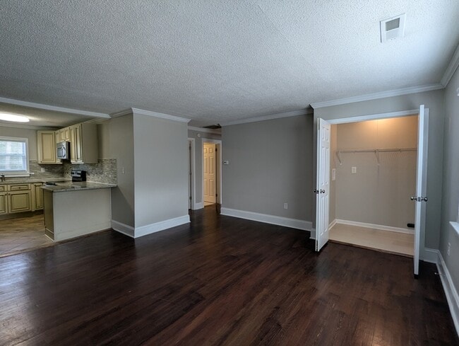 Building Photo - 508 Mahaley Ave