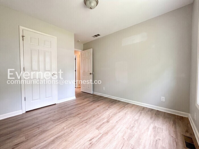 Building Photo - 687 S Evelyn Pl NW