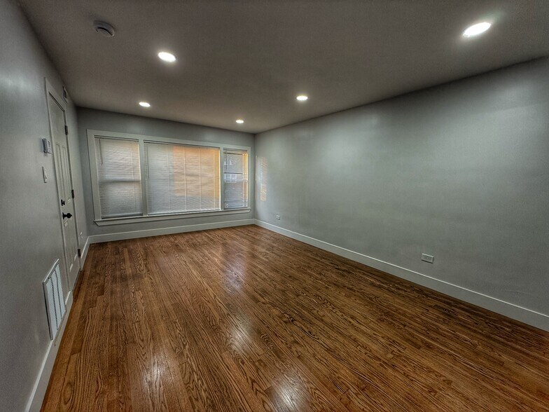 Building Photo - 1619 E 74th Pl