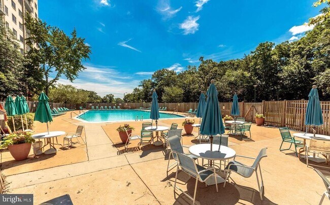 Building Photo - 2500 N Van Dorn St