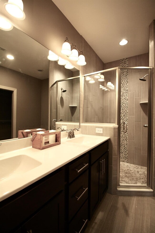 Building Photo - 147 Pinebranch Ct